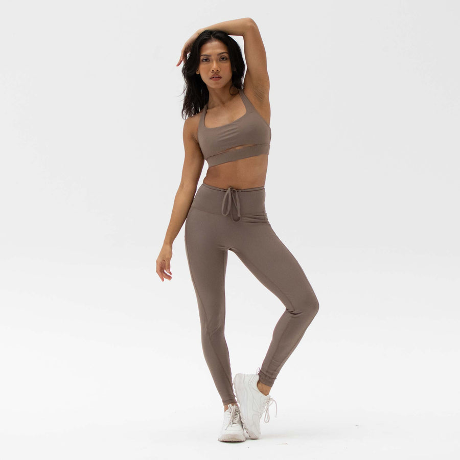 Sustainable activewear leggings with ties made from recycled plastic bottles